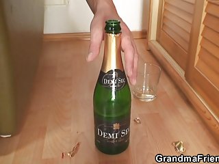 Трахни в смотреть немецкое порно клубе молодую девушку