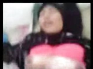 Брюнетка развратное порно в корсете ласкает себя на камеру