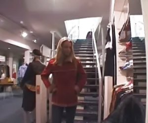 Рыжая телка порно видео бесплатно онлайн насилует парня