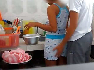 Зрелая крошка играет со своим маленьким золушка порно дилдо