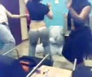 Трахнул в анал красивую брюнетку и получил сладкое порно замечательный минет