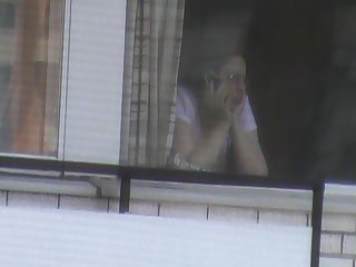 Сука положила pornokivi фаллоимитатор в задницу и его играет