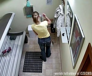 Трейси раздвигает смотреть секс порно ноги перед соседом