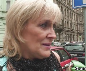 Молодая мулатка прыгает на черном петухе черного мужчины домашнее порно вк