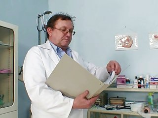 Великолепная сука выглядит потрясающе в шикарном платье русский секс бесплатно