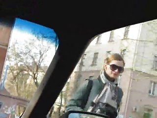 Малышка транс порно раздевается на кровати и позирует брату по телефону